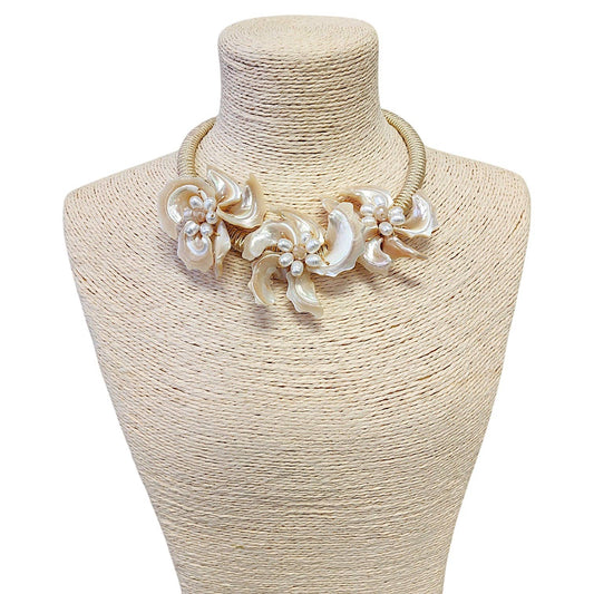 Mocha Mousse Shell Necklace